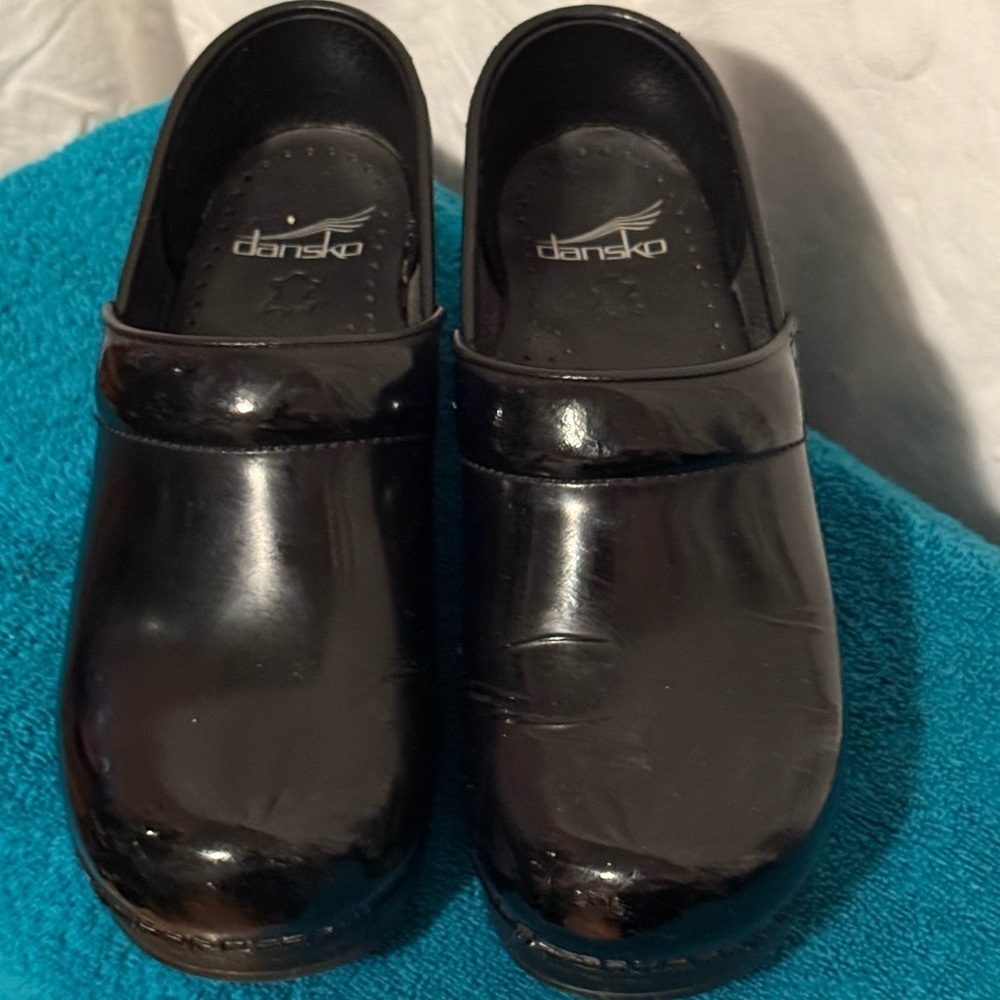 Dansko Womens Size 37 US 6.5 Professional Patent Leather Clog Shoes Nurse Vet